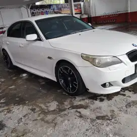 BMW 523i 2005 Bensin
