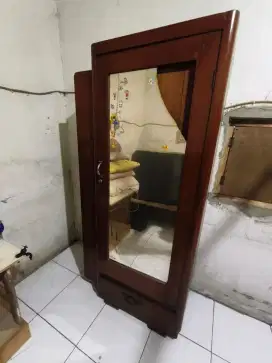 Lemari Pakaian Kayu Jati
