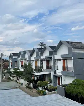 Nuansa Villa Modern Mewah Flower Garden 7 Menit dari Wisata Kota batu