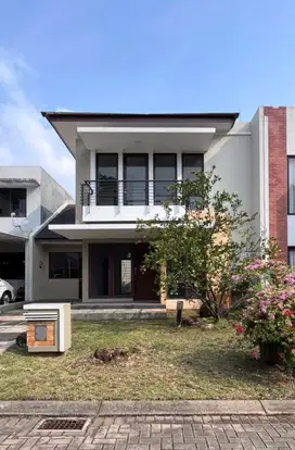 Dijual rumah paling murah di cluster yang ada sport club di Green Cove