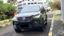 Km43rb toyota fortuner vrz trd sportivo 2020 pakai 2021 hitam
