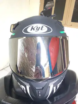 Di jual helm KYT full face r10 leopard black doff