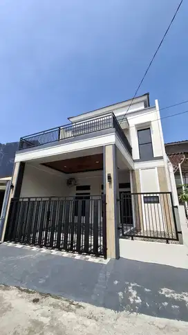Rumah 3 Lantai + Rooftop di Regensi Melati Mas, Siap Huni, Akses Mudah