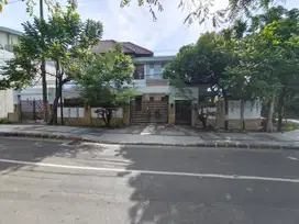Rumah Gayungsari Barat Nol Jalan Raya, JALAN UTAMA KEMBAR