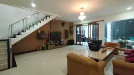 Rumah luxury bagus siap huni murah di komplek Pada Lestari Setiabudi