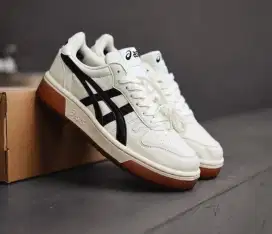SEPATUU SNEAKERS ASICS COURT MZ WHITE BLACK UNISEX