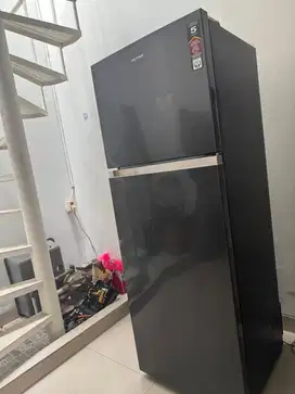 Dijual Kulkas Polytron 2 Pintu masih bagus, harga miring!