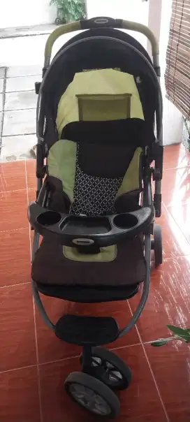 Di jual stroller babydoes