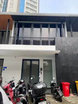 Disewakan kantor 3 lantai Eksklusif