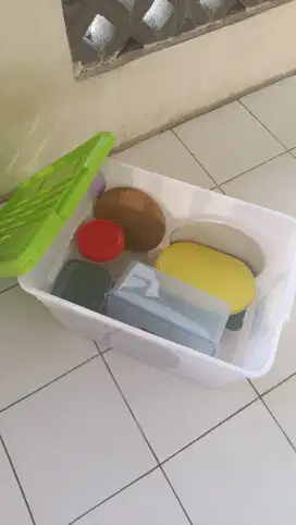 Kontainer Kapasitas 52 Liter + Gratis 7 Container makanan + Piring dll