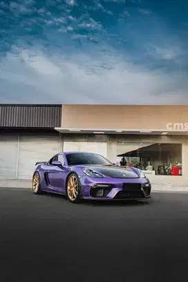PORSCHE 718 CAYMAN GT4