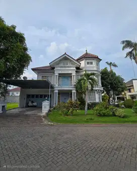 Rumah Virginia Regency Pakuwon City  STRATEGIS ROW 3 MOBIL