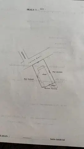 rumah di pinggir jalan lokasi strategis