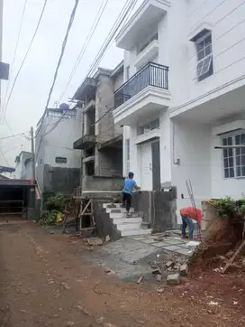 Rumah Cantik 2 Lt Srategis  Dekat Toll Jorr,Toll Bmbu apus Jaktim
