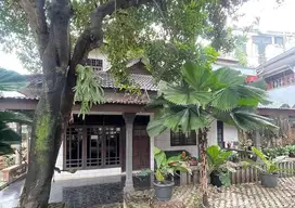 Dijual Rumah Luas dan Murah di Kemanggisan