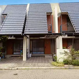 Di jual rumah 2 lantai full furnished bsd