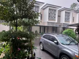 Rumah 3 lantai di Cluster Semayang , Full Furnished Di Cakung