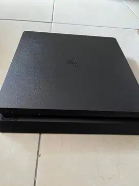 PS4 Slim 1TB HDR + 2 Stik Ori – Mulus Siap Main (Mega Pack)