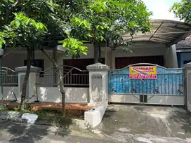 DIKONTRAKKAN RUMAH 2 LANTAI, JALAN LEBAR, LINGKUNGAN AMAN