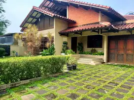 Turun Harga - Rumah Bagus Halaman Luas di Jl H Adam Malik Kav Deplu