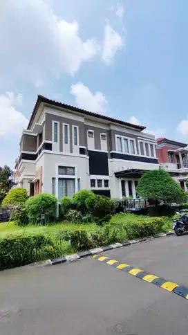 DIJUAL RUMAH  POSISIHOOK SUDAH RENOVASI GADING PARK VIEW KELAPA GADING