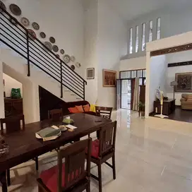 Bisa Nego. Rumah Halaman Luas 1400m persegi di Kuricang Bintaro Sek 3A