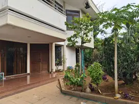 Rumah Luas Dalam Komplek Taman Kebon Jeruk Intercon
