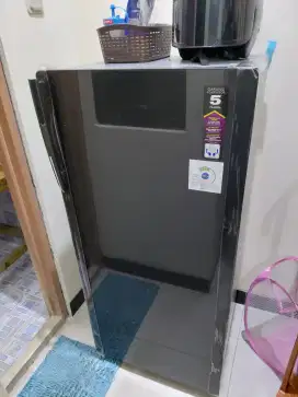 Kulkas Polytron Belleza 180L PRA 18DMY