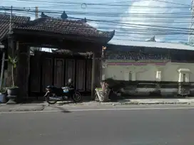 JUAL HITUNG TANAH SAJA Rumah Kayu Lokasi Jl Merdeka Sunset Road