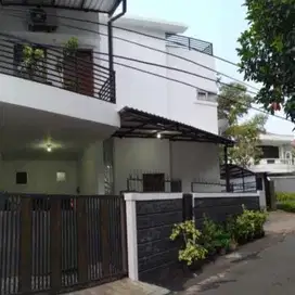 Rumah 2 Lantai Mezanine Siap Huni di Permata Hijau