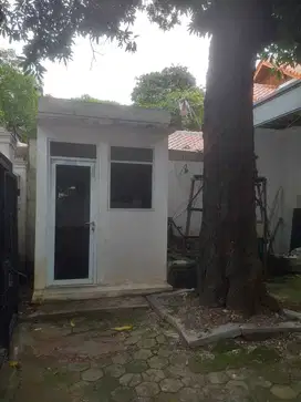Disewakan Rumah luas dan rapih pinggir jalan di Cempaka Putih Jak Pus