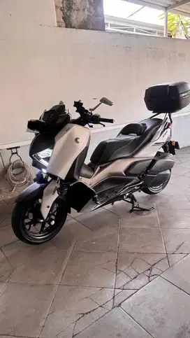 Xmax Connected Elixir Dark Silver 2024 Low KM