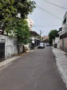 Dijual : Rumah Lama (Hitung Tanah) di Puri Indah, Kembangan, Jakarta