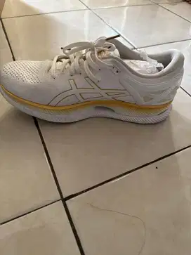 Jual sepatu bekas kondisi bagus