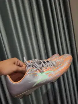 Sepatu bola specs size 44