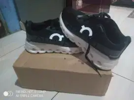 Sepatu On Cloud Premium Maestro