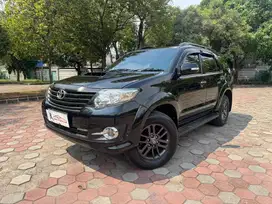 Toyota Fortuner 2.5 G VNT Diesel At 2015