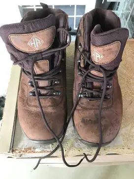 Sepatu Hiking / Gunung - Merk Hot Potato - Unisex