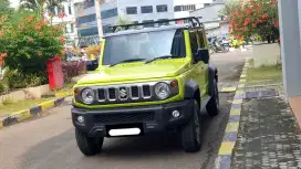 Km 9rb suzuki jimny 5 door 4x4 matic 2024 kuning