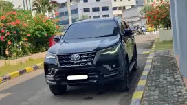 Toyota fortuner vrz gr sport 2022 hitam diesel cash kredit bisa