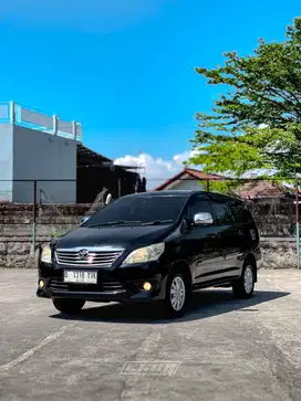 Kijang innova G manual bensin 2012 hitam