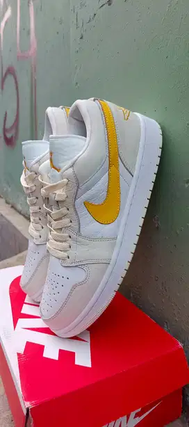 AJ 1 Low swoosh yellow