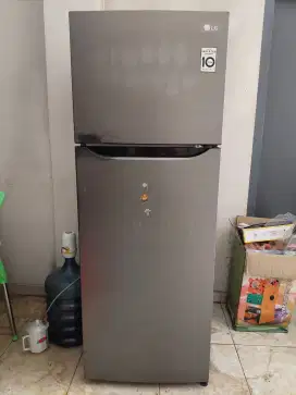 Kulkas LG 2 pintu  Smart Inventor Compresor