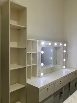 Set Meja Rias Lampu & Rak Putih Tulang Cantik Murah