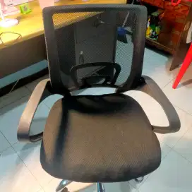 Kursi kantor ergonomis