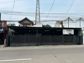 Dijual cepat! Rumah 2 lantai pinggir jalan