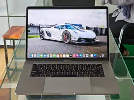 Macbook Pro 15 2017 Touchbar intel core i7 Ram 16 GB Flash Storage 256
