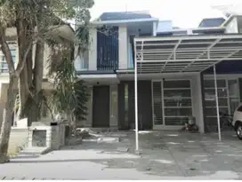 Rumah Pakuwon Indah Dekat Pakuwon Mall Semi Furnished
