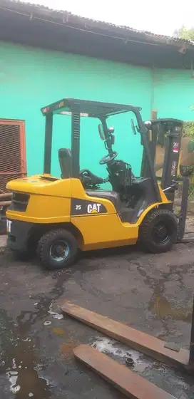 Forklift Caterpillar 2,5 Ton,Manual,Tiang 3 Meter,Mesin S4S,Tahun 2019