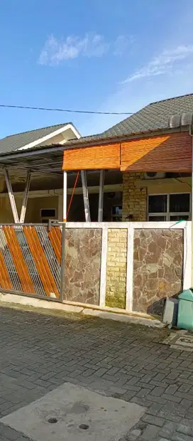 dijual rumah komplek the thames